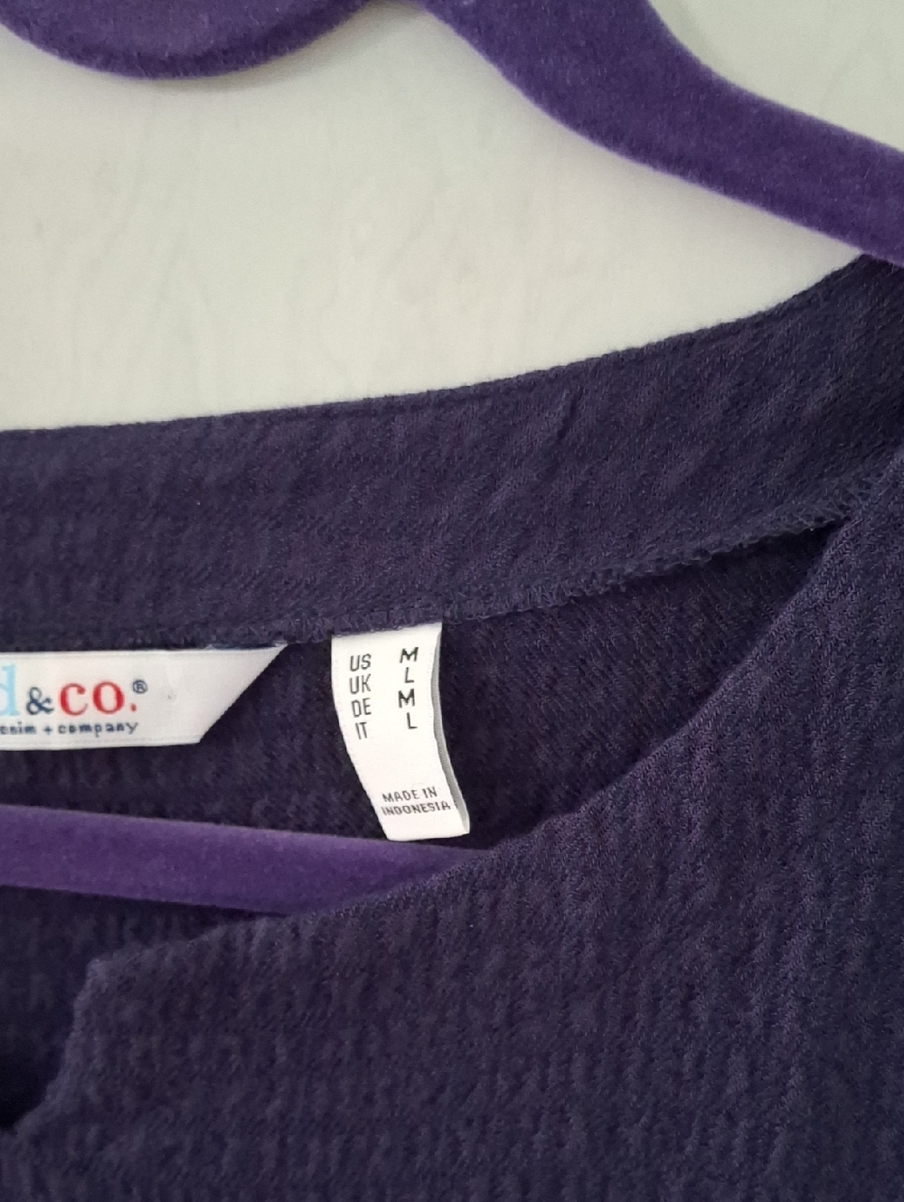 D&co. Tops - Picture 3 of 4
